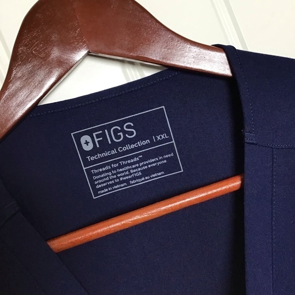 Figs Catarina One Pocket Scrub Top in Navy Size XXL. - Picture 7 of 8